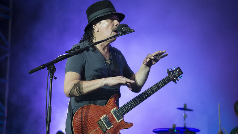 Κατέρρευσε επί σκηνής ο Κάρλος Σαντάνα